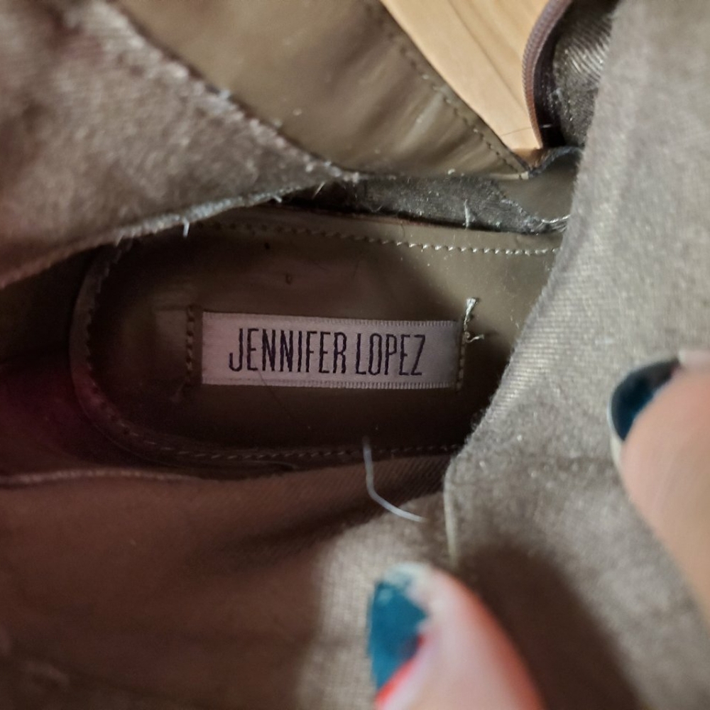 Boot - Picture 2 of 4